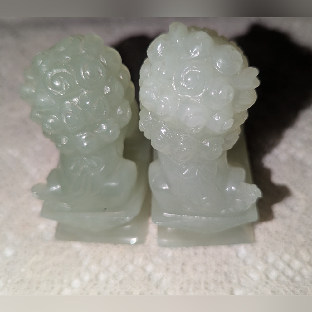 Vintage Pair Of Light Green Jade Chinese Foo Dogs Decor Accents. - Picture 3 of 7